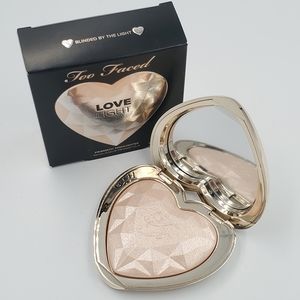 Too Faced Highlighter -Blinded by the Light
